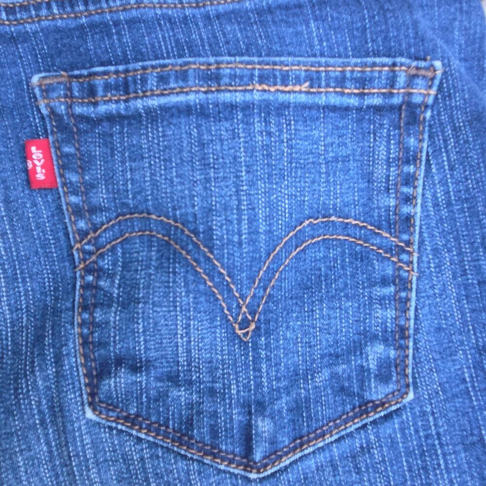 Levi's 548 Jeans Blue Perfectly Slimming Bermuda Medium Wash Womens 12 - Picture 6 of 10